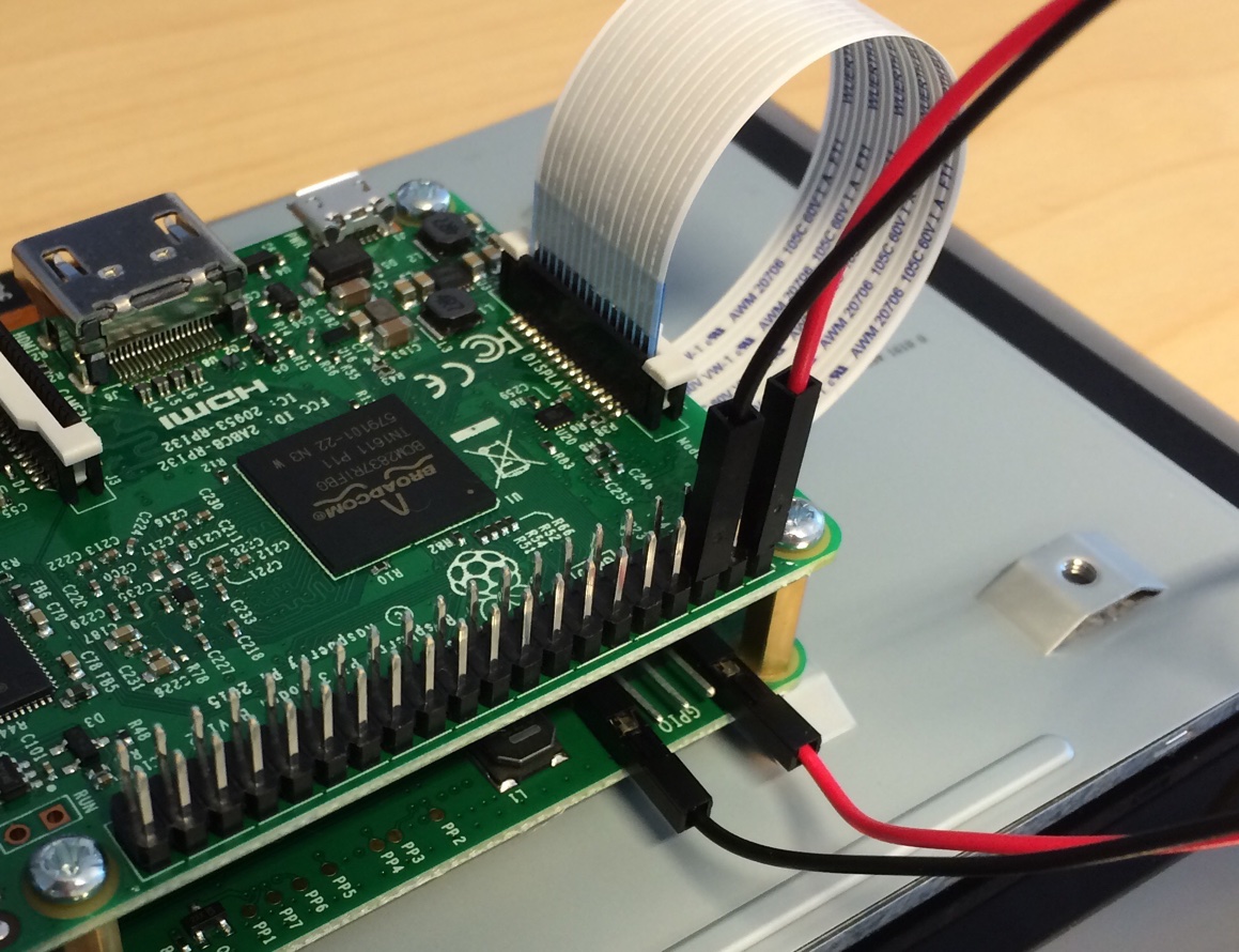 Raspberry Pi 3 connected with touchscreen by jumpers