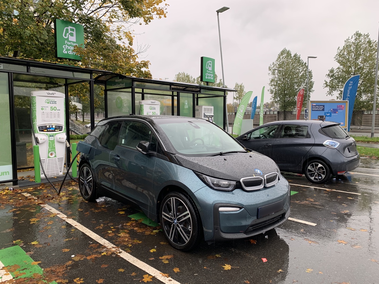 Fast charging station