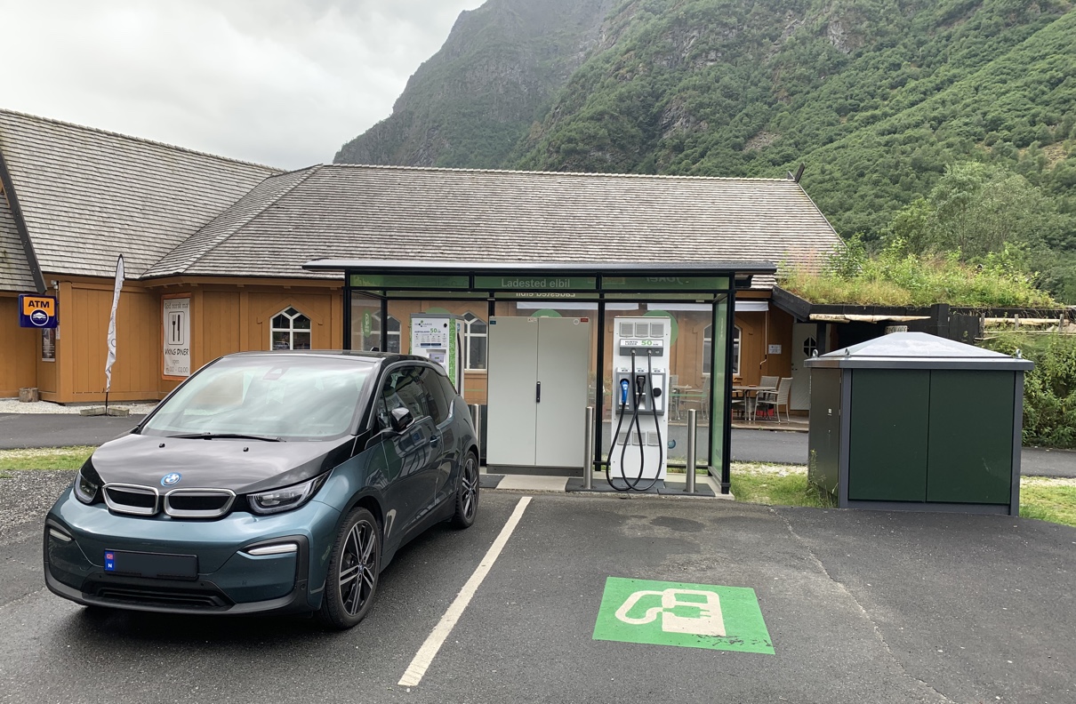Fast charging station