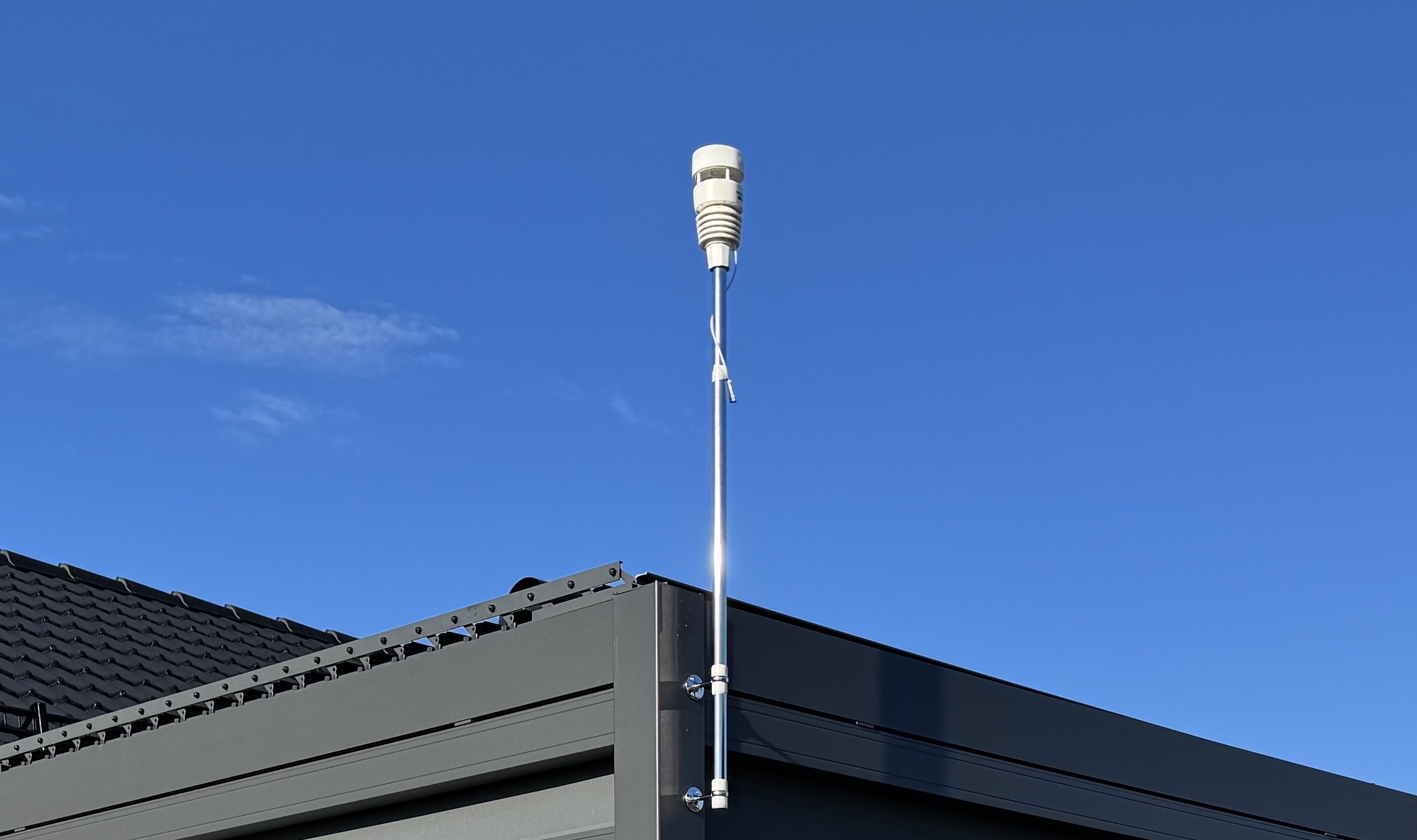 Ecowitt WS90 powered by Shelly, mounted on pergola