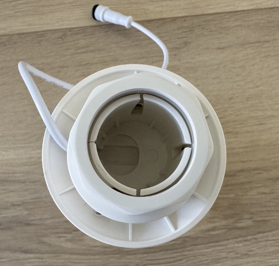 Ecowitt WS90 powered by Shelly, mounting hole